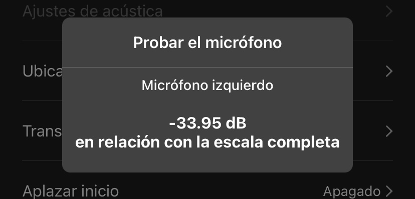 La ventana Probar micrófono muestra una lectura del nivel del micrófono ultrasónico en valores negativos de decibelios (dB).