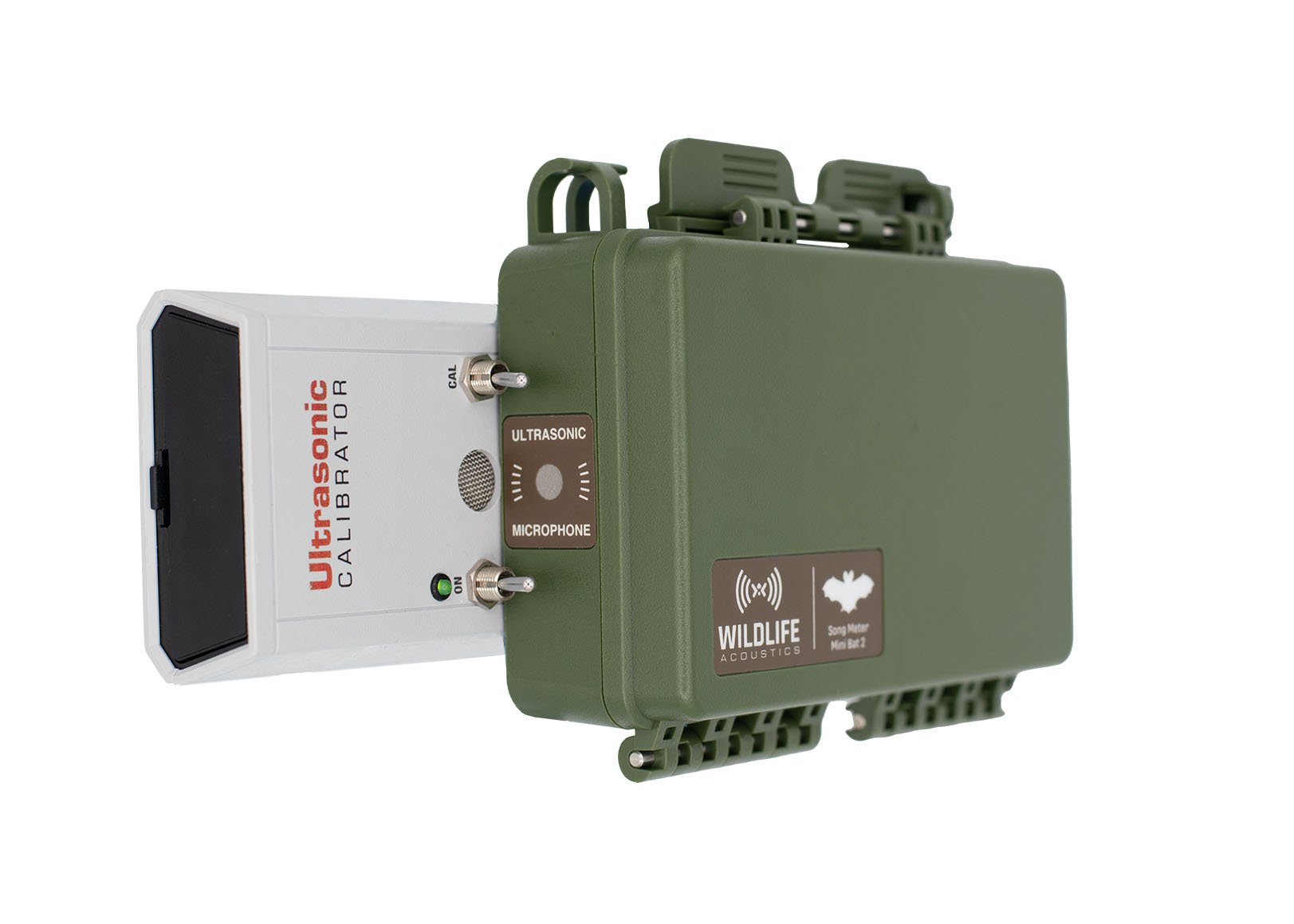 Cuando el botón de alimentación del calibrador está a la izquierda y el botón Cal/Chirp (calibración/canto) a la derecha, el LED de alimentación sobresale justo por encima del botón de alimentación. El grabador debe colocarse debajo de los interruptores, sin bloquear el LED de alimentación.